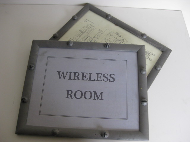 SIGN, Wireless Room / Map Grey Rivet Frame